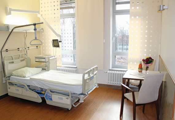 In Summe stehen am Standort Zwickau heute 829 Patientenbetten zur Verfügung – aufgeteilt auf überwiegend 1- und 2-Bettzimmer.