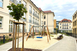 Der neue Spielplatz zwischen Kinderklinik (Haus 8) und APEK-Versorgungszentrum (Haus 10) 