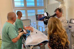 In der Endoskopie wurde an einem Modell eine Darmspiegelung demonstriert, u. a. war auch TV Westsachsen zur Berichterstattung vor Ort. 