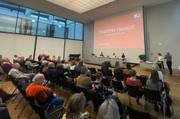 Zahlreiche Besucher kamen zu Fachvorträgen in den Bürgersaal des Rathauses Zwickau